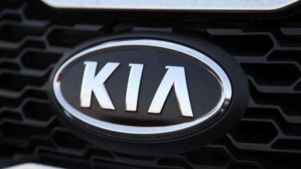 Стилен и агресивен: Разкриха новия Kia Sorento преди премиерата СНИМКИ