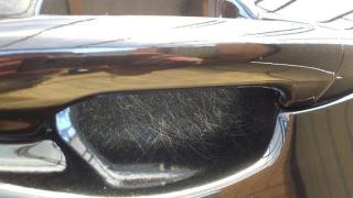 Прост начин за премахване на драскотини под дръжките на вратите на колата