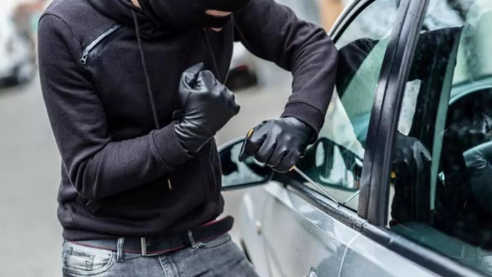 Непълнолетни пишлигари успяха да задигнат близо 50 коли