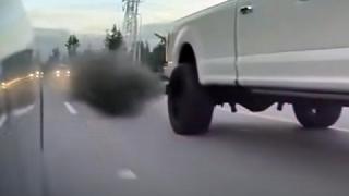 Собствениците на дизели с нова простотия, гаврят се с електричките ВИДЕО