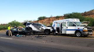 Автопилот на тесла взе на таран линейка и патрулка