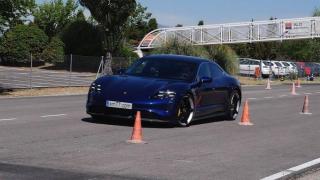 Вижте как Porsche Taycan Turbo S се справя с "лосовия тест", има изненада ВИДЕО