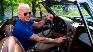 Какви автомобили предпочита Джо Байдън и защо не ги кара ВИДЕО