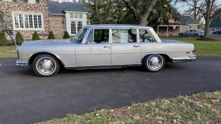 Продава се страхотният Mercedes на Елвис Пресли СНИМКИ