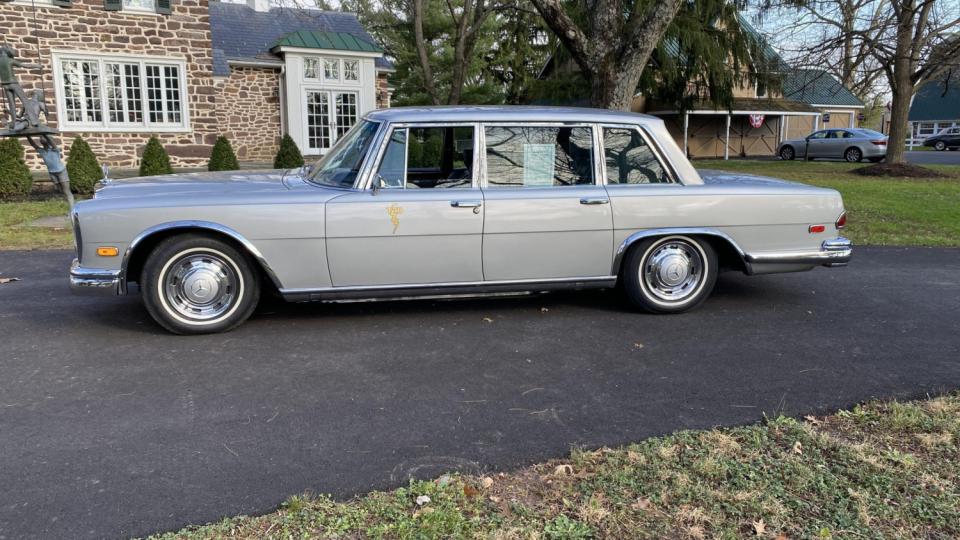 Продава се страхотният Mercedes на Елвис Пресли СНИМКИ