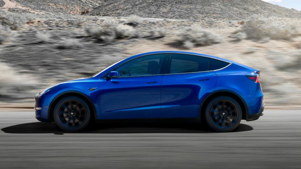 Каква е визията на най-евтиния кросоувър на Tesla и на какво е способен ВИДЕО