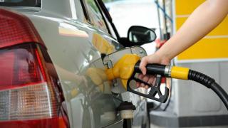 Специалисти казаха защо не трябва да си пълним резервоара "до горе"