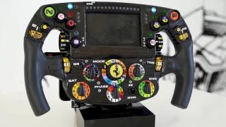 За какво служат всичките тези копчета по волана на болид от Ф-1 ВИДЕО