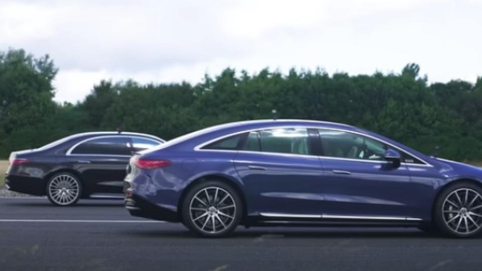 Сравниха електрическия Mercedes EQS и бензиновата S-класа в яростна битка ВИДЕО