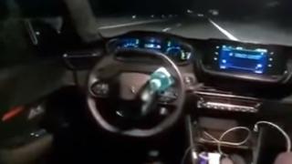 Шофьор излъга системите за автопилот на колата и си плати жестоко ВИДЕО