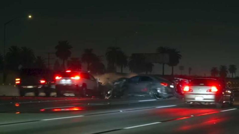 Ужасяващ резултат: Какво ще стане, ако спрете напреки на магистрала ВИДЕО