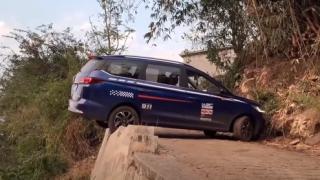 Страховит обратен завой на шофьор над пропаст има 36 млн. гледания ВИДЕО