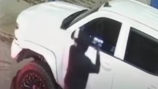 Крадец се опита да открадне кола, но му се случи случка ВИДЕО