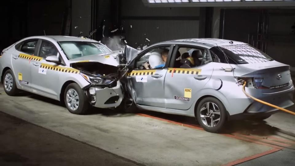 Краш тест на Hyundai Solaris от различни страни - резултатът е шокиращ? ВИДЕО