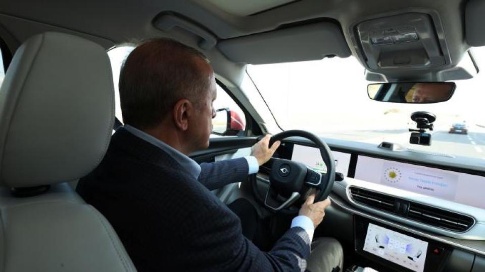 Ердоган тества турския конкурент на Тесла, колата тръгва по пътищата до месеци ВИДЕО