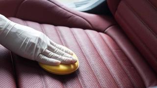 Евтин и практичен начин как сами да си подновим салона на колата