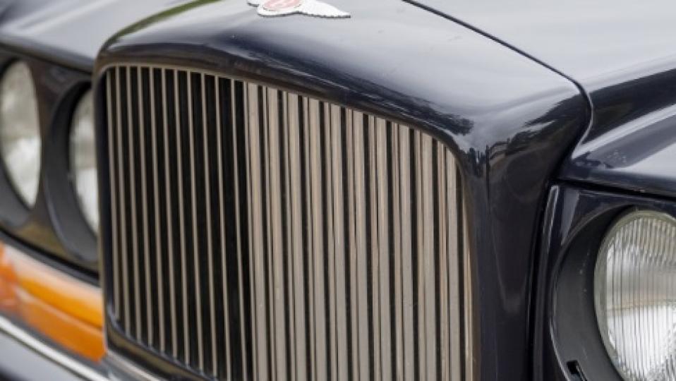 Продава се рядкото Bentley на Елтън Джон СНИМКИ