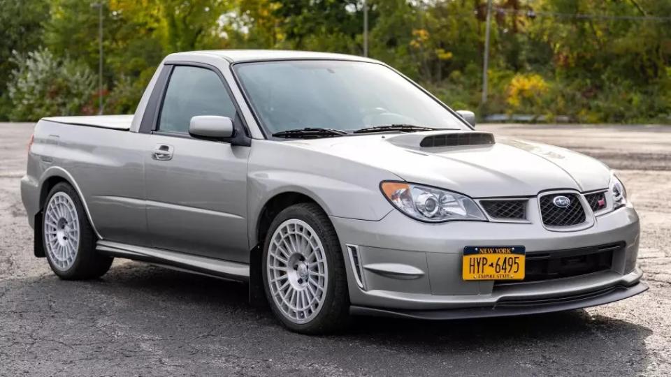 Уникално тунинговано Subaru пикап се продава на търг и то евтино СНИМКИ