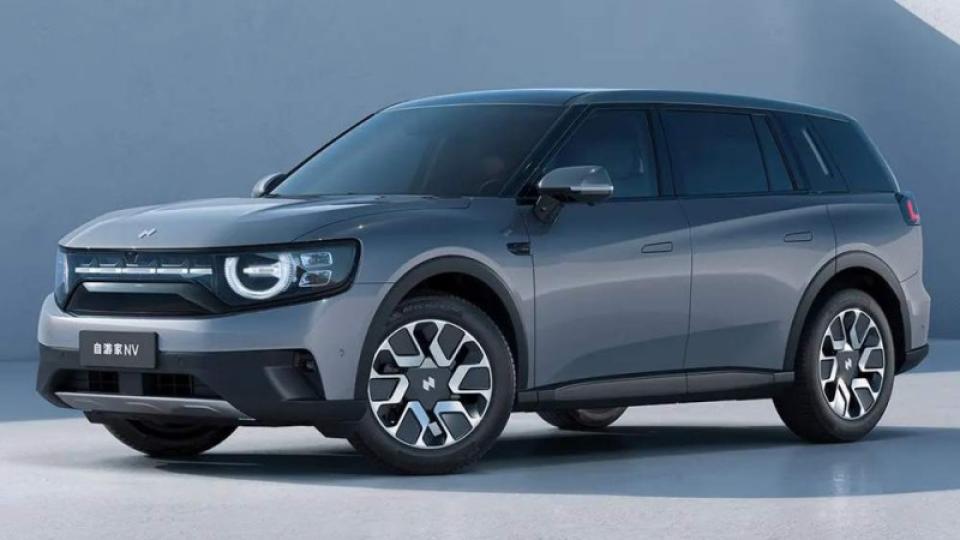 Производител на електрически скутери пусна първия си автомобил - бива ли го? ВИДЕО