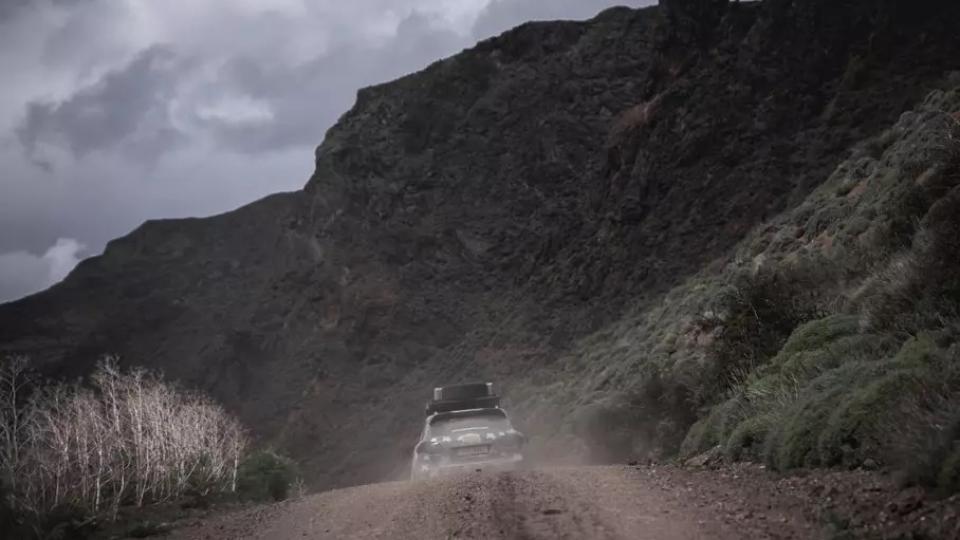 Всъдеходно Porsche 911 покори пустините на Южна Америка СНИМКИ