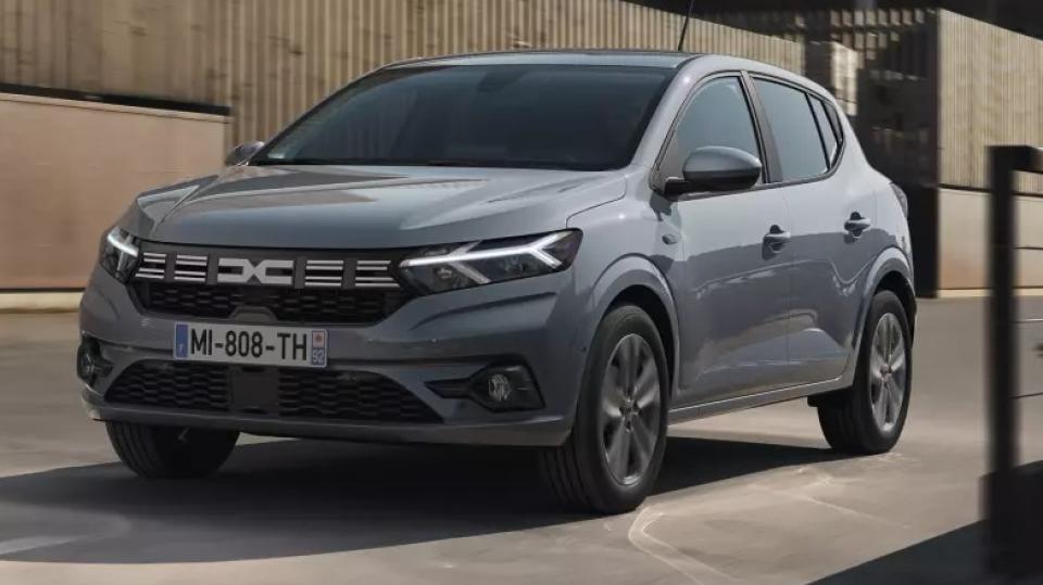Първи СНИМКИ на новия Renault Sandero - какви са промените?