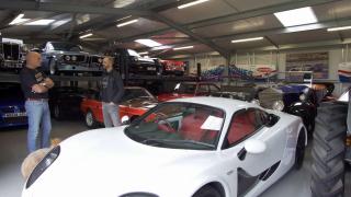 Това е една от най-странните колекции на автомобили ВИДЕО