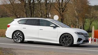 Вижте новото семейно комби Volkswagen ID.7 без никакъв камуфлаж СНИМКИ