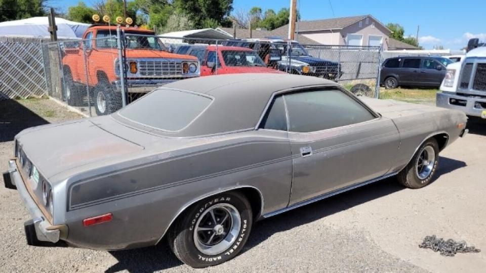 Намериха култов автомобил, който е престоял в гараж без да излиза на пътя от 1982 г. СНИМКИ