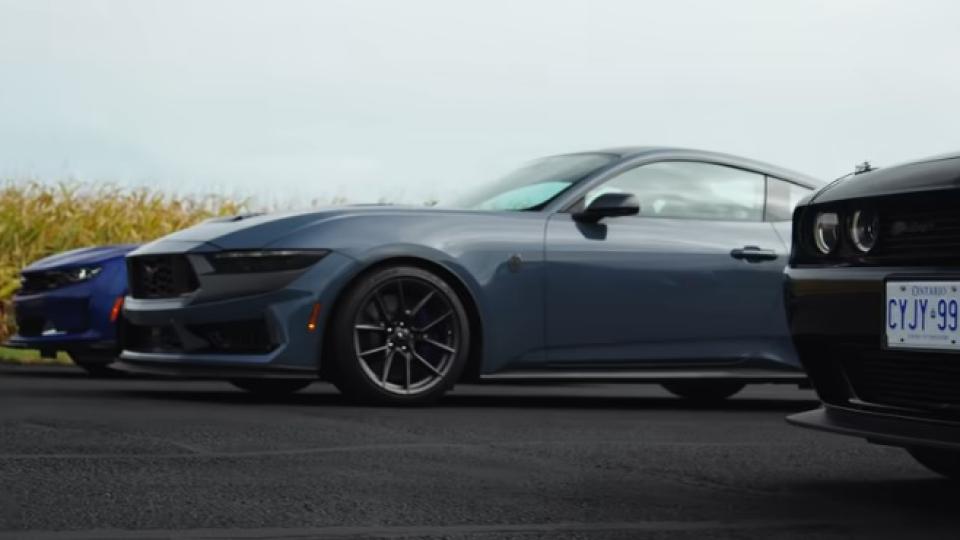 Сравниха в бясна драг битка мощните Ford Mustang срещу Chevrolet Camaro и Dodge Challenger ВИДЕО