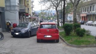 Ето как в тази страна засрамват шофьорите и ги карат да паркират правилно СНИМКА