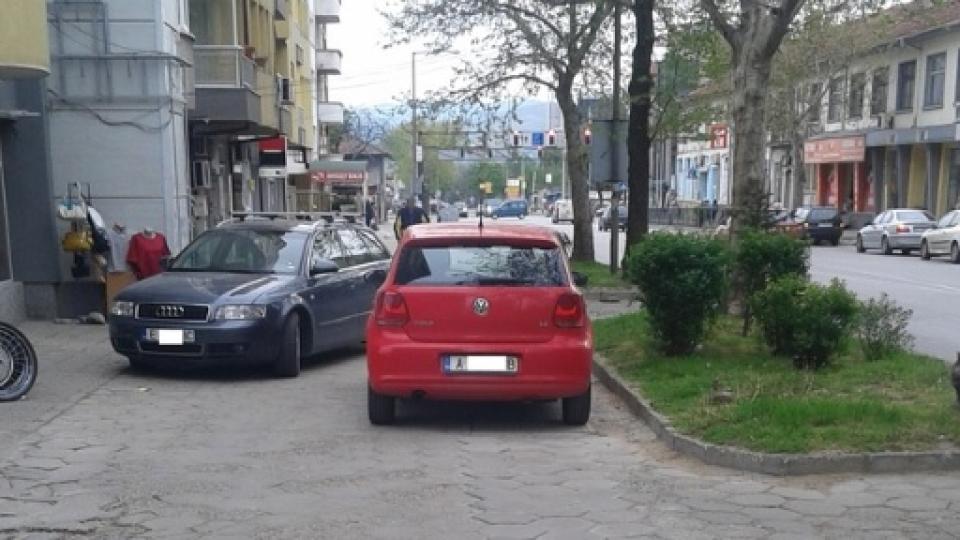 Ето как в тази страна засрамват шофьорите и ги карат да паркират правилно СНИМКА