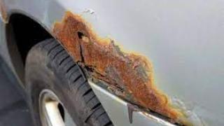 Развенчаваме митове: Ръждясват ли колите, когато ги вали дъжда?