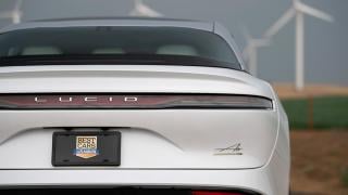 Разсекретиха дизайна на необичаен пикап на Lucid