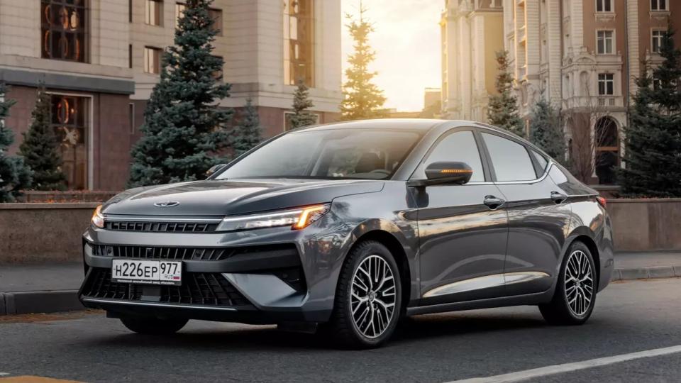 Москвич 6: Първи впечатления от автомобила, който ще вози руските чиновници СНИМКИ