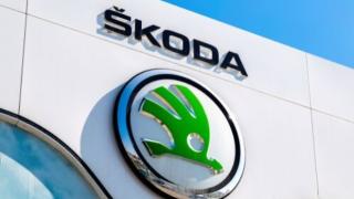 Как се променя дизайнът на логото на Škoda за 100 години и какво символизира СНИМКИ