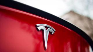 Хакери намериха тайния "режим на Илон" в Tesla, ето какво прави той