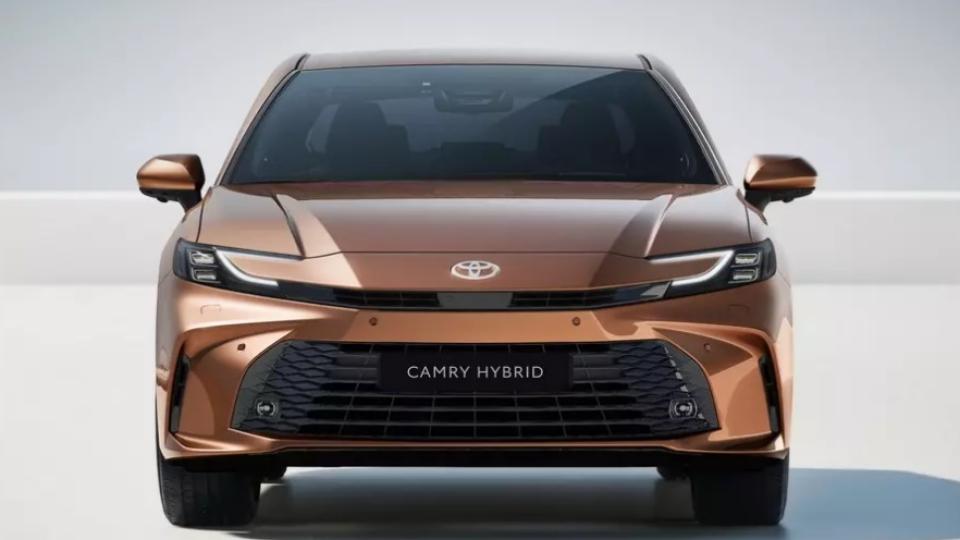 Изцяло новата Toyota Camry: Какво представлява версията за Европа