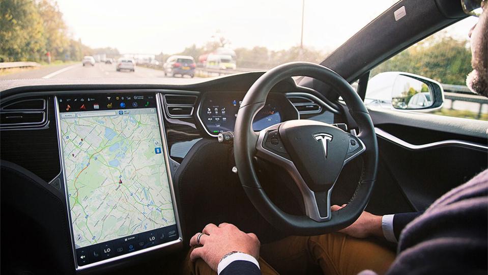 Автопилотът на Tesla спаси живота на шофьора
