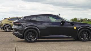 Най-бързите серийни кросоувъри в бясна драг гонка ВИДЕО