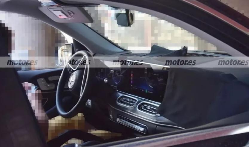 Разсекретиха уникалния салон на новия Mercedes-Benz GLE СНИМКИ