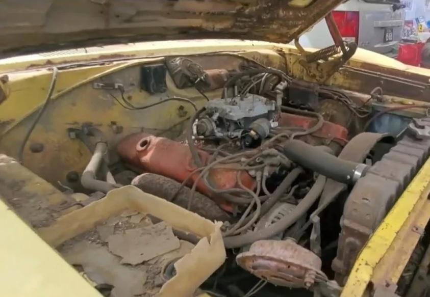 Изоставен автомобил, струващ 125 000 долара, беше открит в плевня ВИДЕО