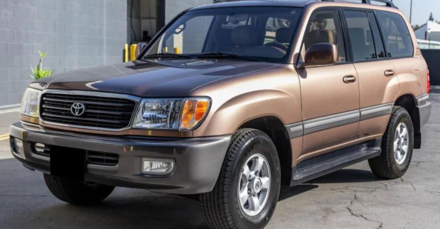 Намериха идеално запазена Toyota Land Cruiser от 1998 г. СНИМКИ