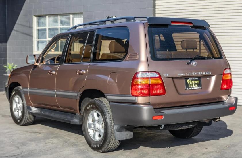 Намериха идеално запазена Toyota Land Cruiser от 1998 г. СНИМКИ