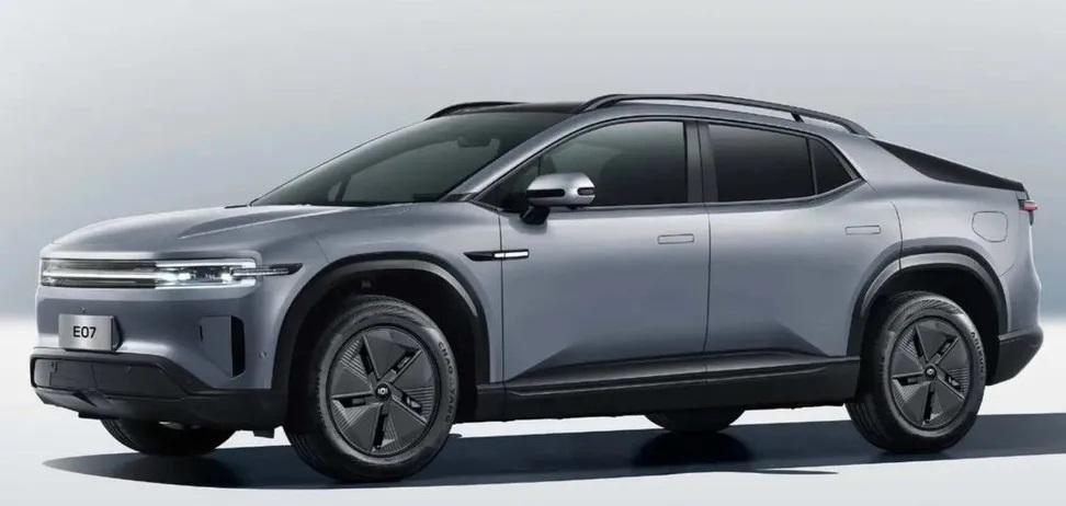 Китайците пуснаха в производство евтин „автомобил на бъдещето“ СНИМКА