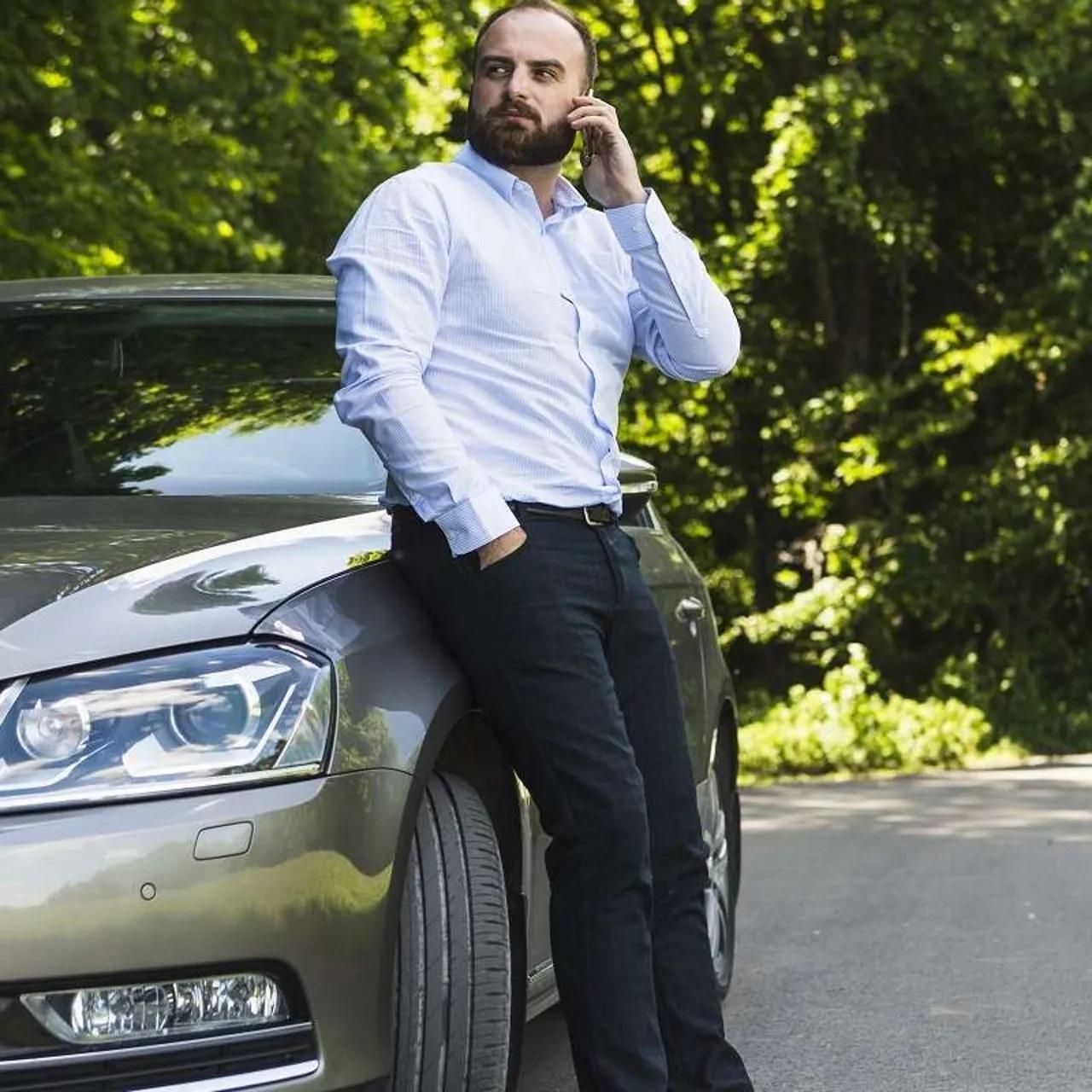 Защо е опасно да паркираме колата със завъртени гуми, три причини