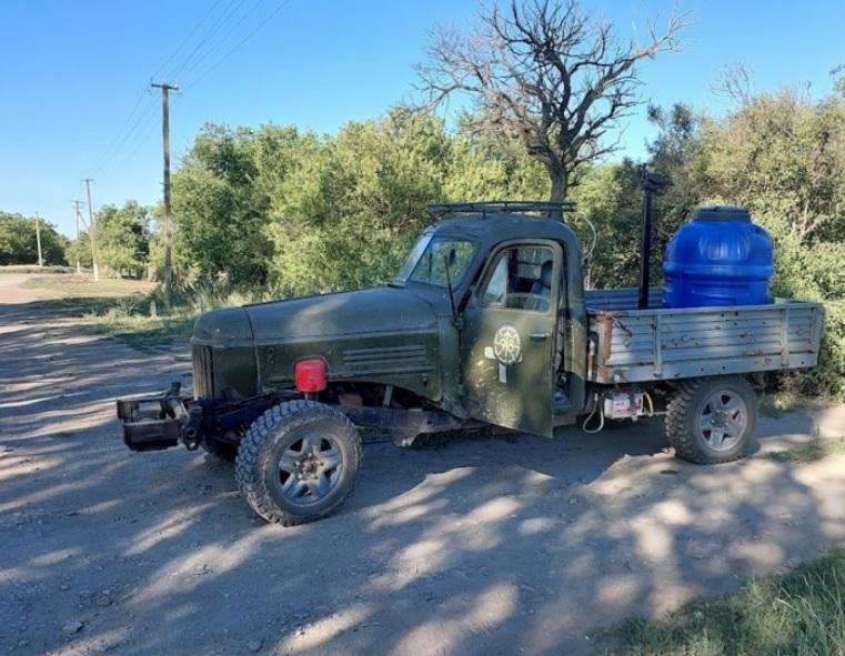 Бойците от ВСУ използват камион-чудовище на фронтовата линия СНИМКИ