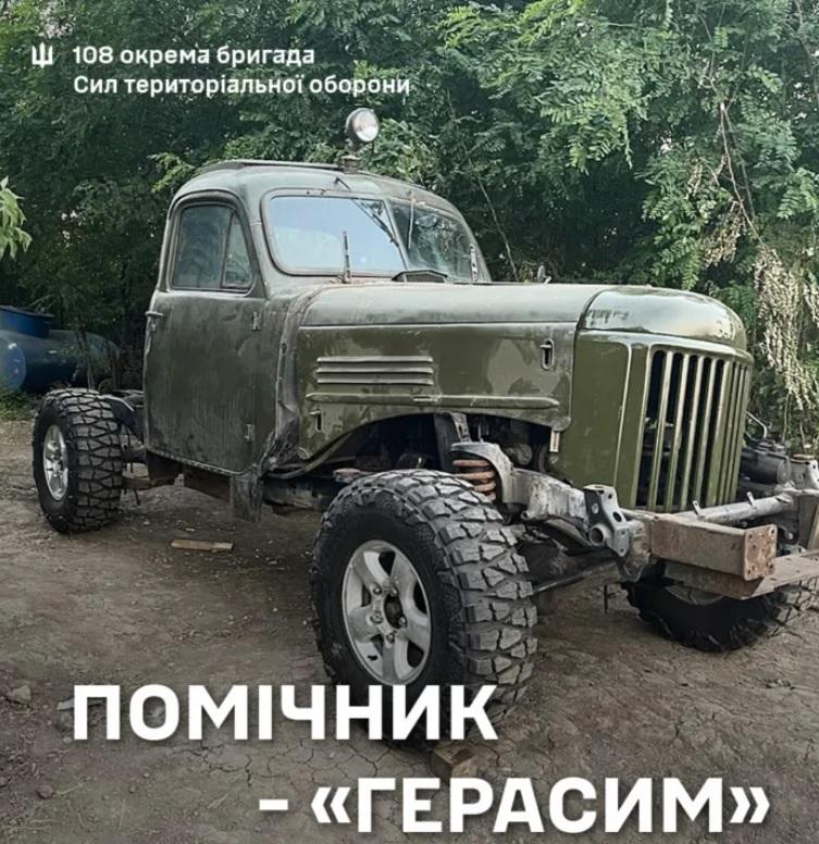 Бойците от ВСУ използват камион-чудовище на фронтовата линия СНИМКИ