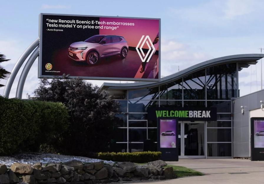 Renault изненада със смела рекламна кампания СНИМКИ