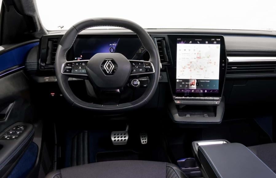 Renault изненада със смела рекламна кампания СНИМКИ