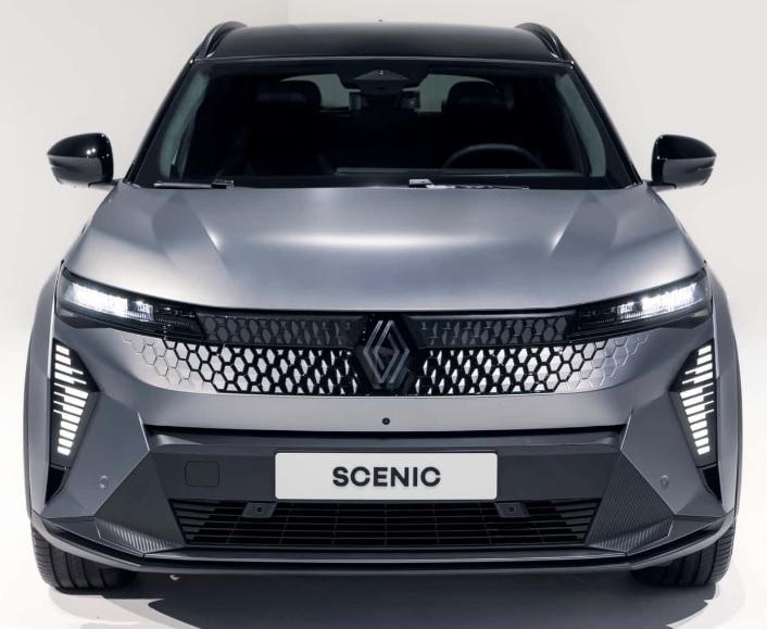 Renault изненада със смела рекламна кампания СНИМКИ